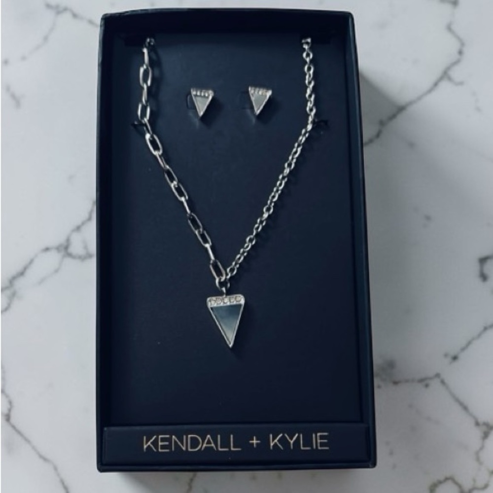 Kendall & Kylie Silver Necklace and Earring Set